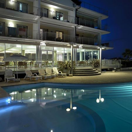 Casa Del Mar Aparthotel Roseto degli Abruzzi Kültér fotó