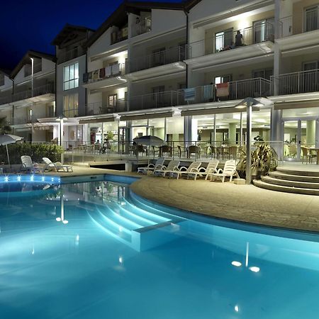 Casa Del Mar Aparthotel Roseto degli Abruzzi Kültér fotó
