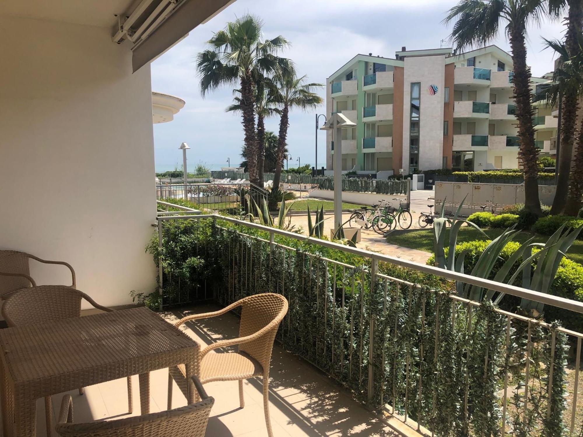 Casa Del Mar Aparthotel Roseto degli Abruzzi Kültér fotó