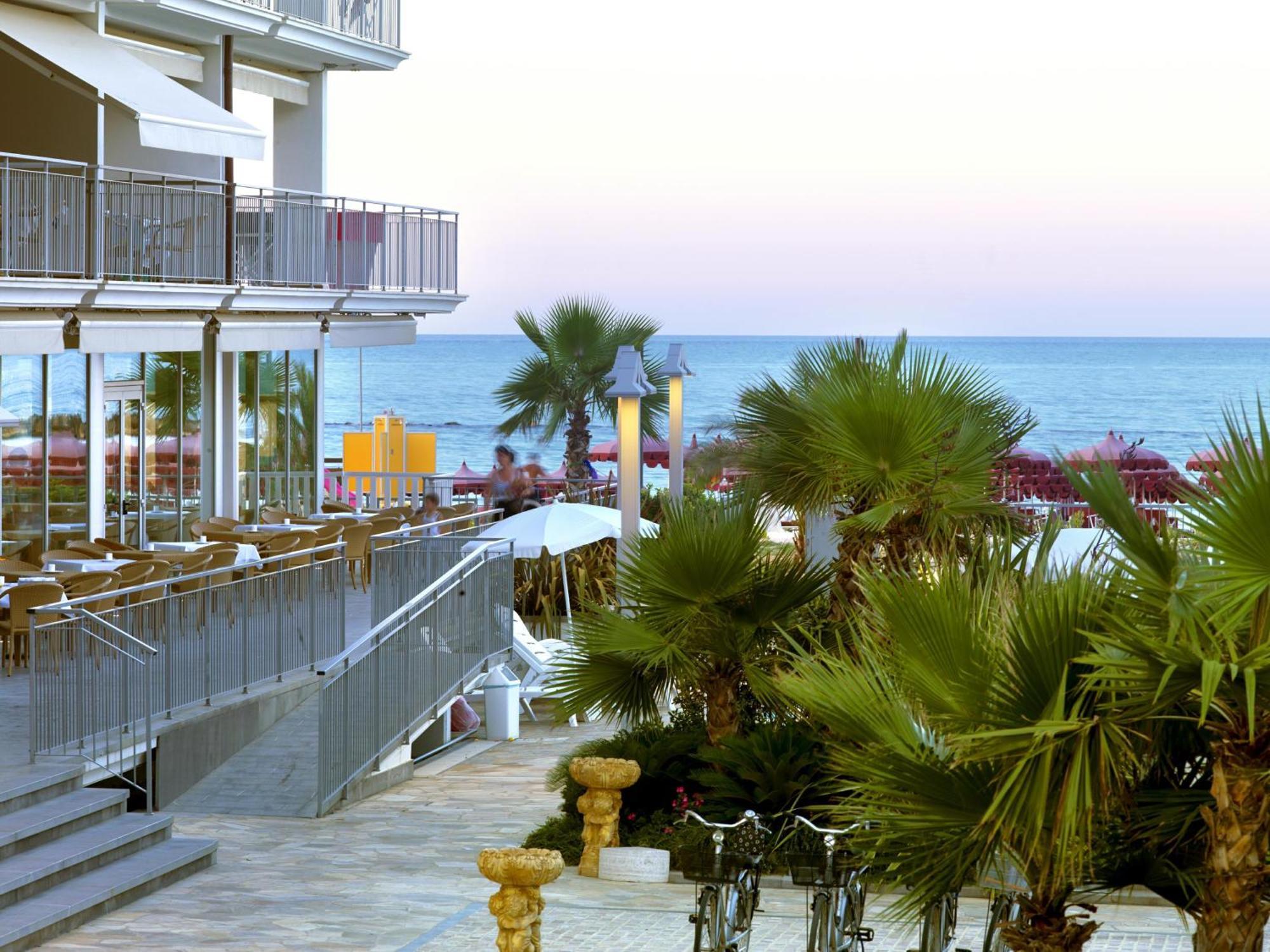 Casa Del Mar Aparthotel Roseto degli Abruzzi Kültér fotó