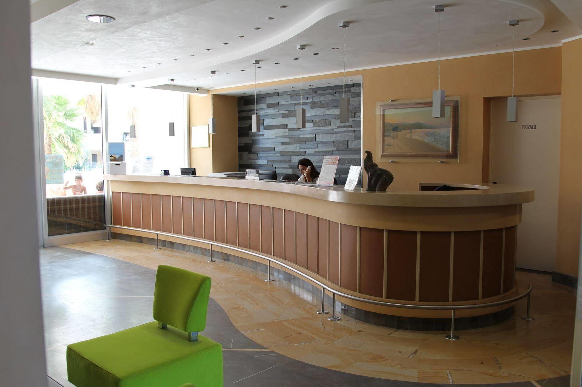 Casa Del Mar Aparthotel Roseto degli Abruzzi Kültér fotó