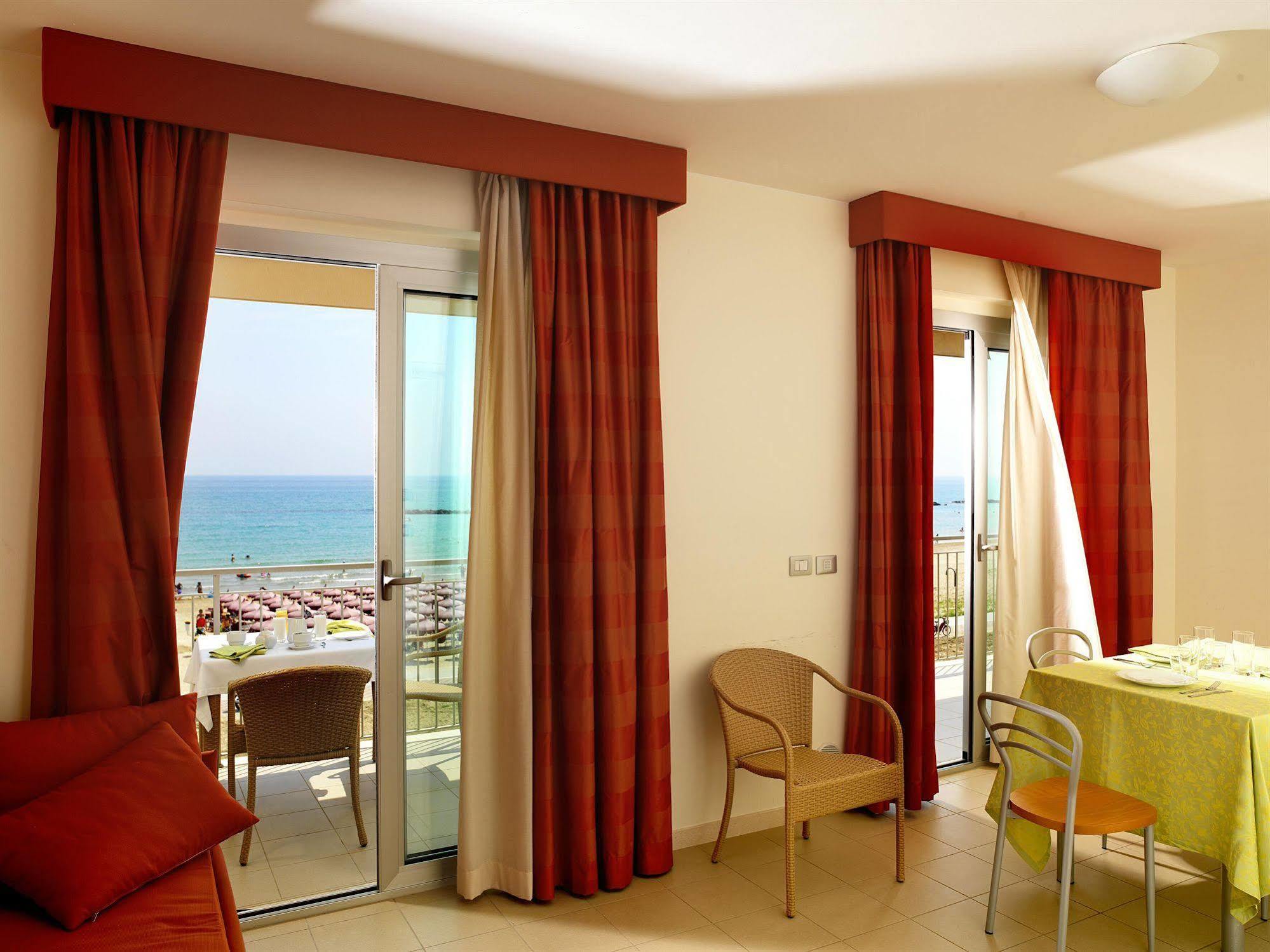 Casa Del Mar Aparthotel Roseto degli Abruzzi Kültér fotó